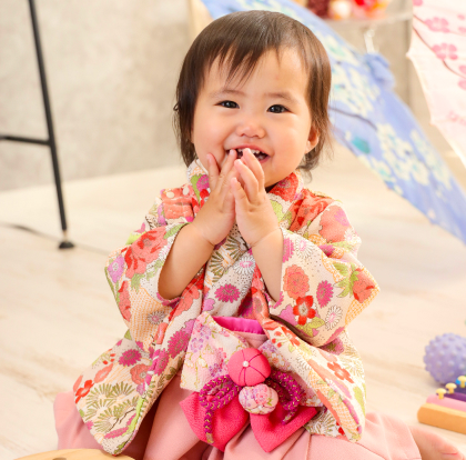 １歳お誕生日の赤ちゃん